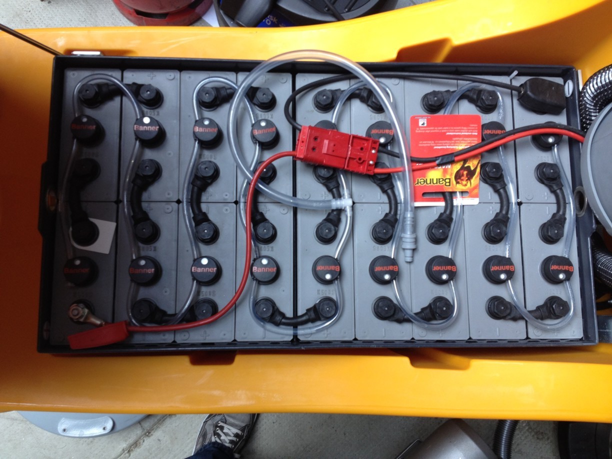 Batterie 36V/240 Ah Nass-Trog - Sonderanfertigung